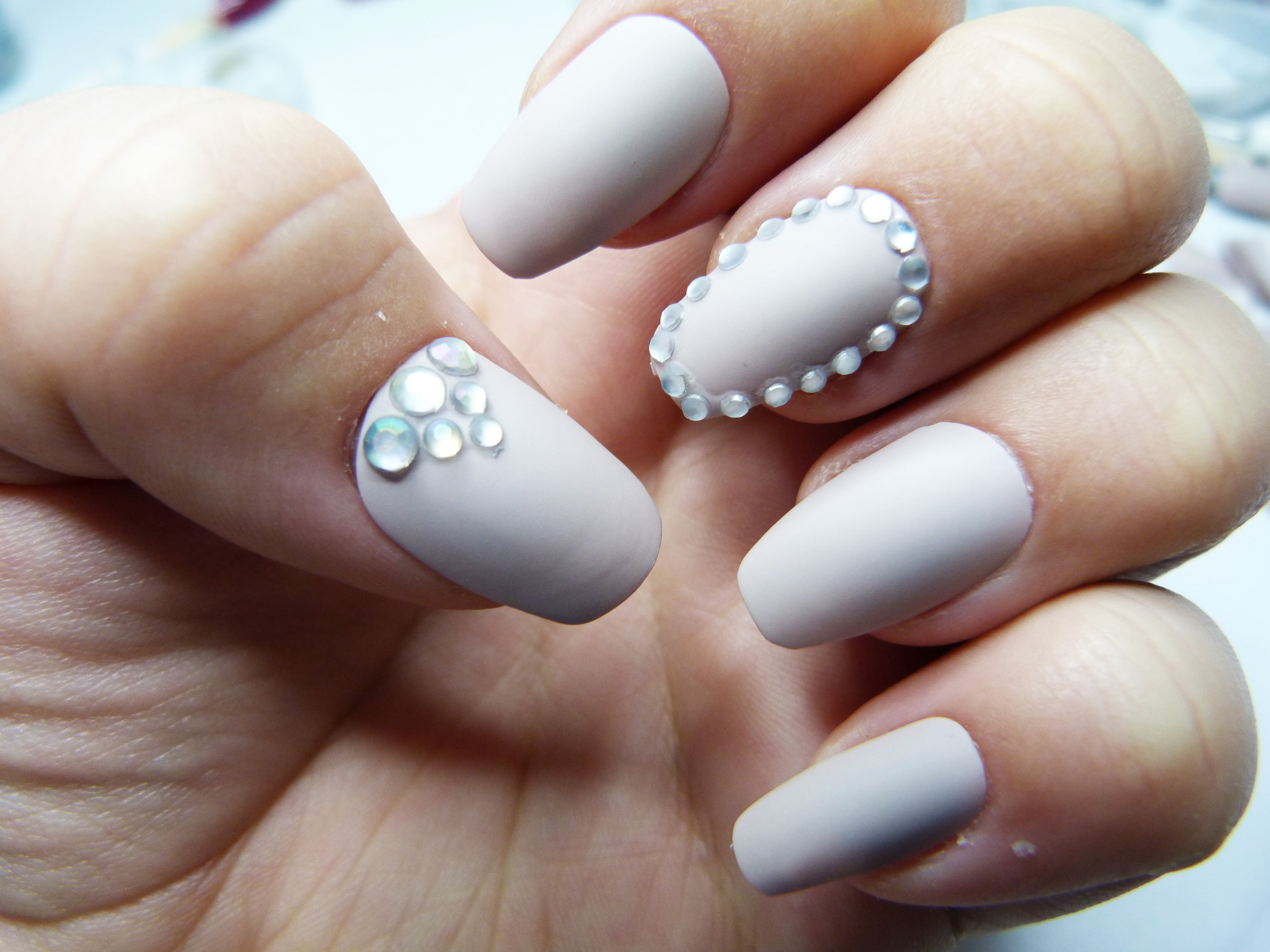 Matte nude coffin nails