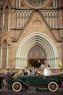 MAT Fotografia fotografo de bodas medellin iglesia perpetuo socorro carro antiguo