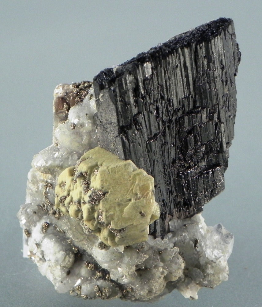 Thumbnail: #8908 / FERBERITE, SIDERITE, APATITE - Portugal
