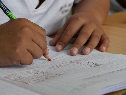 Pandemia prejudica alunos mais pobres estimulando a evasão escolar