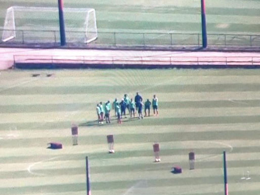 Jogadores do Flamengo treinam no Ninho do Urubu