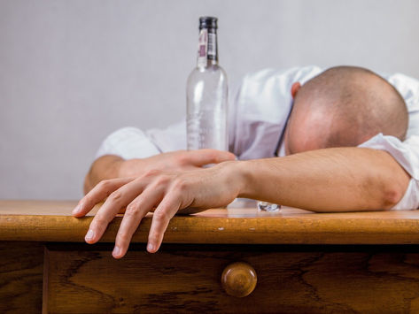 Conheça os os males causados pelo excesso de bebidas alcoólicas