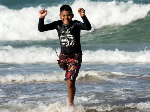 Conheça Juan, o menino que superou o câncer com a ajuda do surf