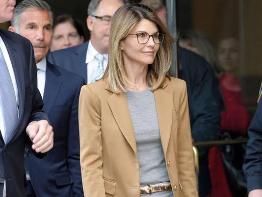 Atriz americana, Lori Loughlin, assume suborno em universidade e vai para a cadeia