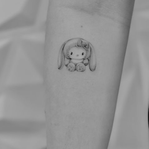 Filigranes My Melody Tattoo auf dem Unterarm