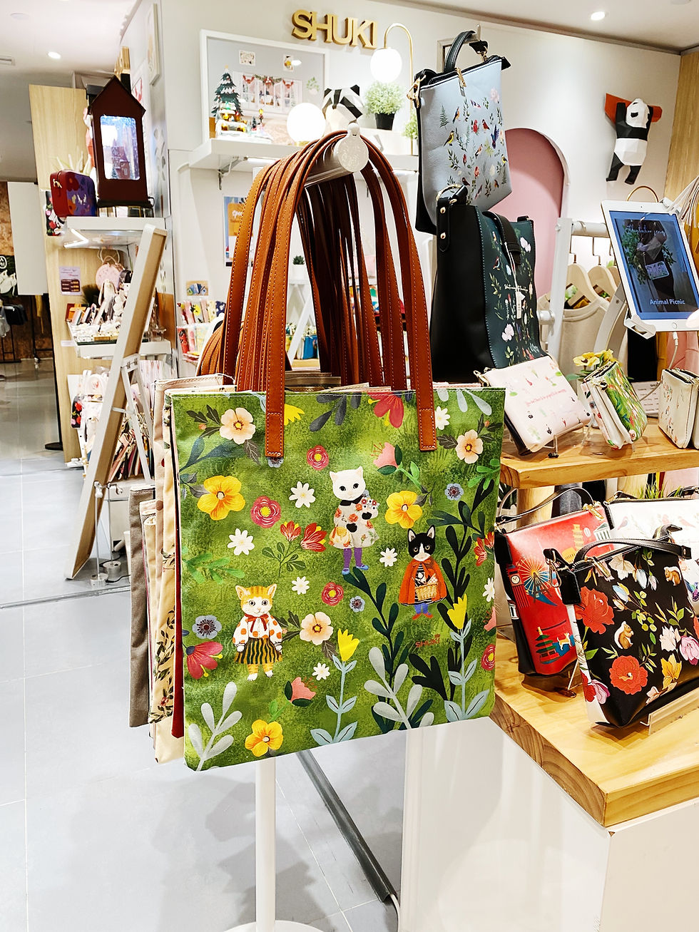 Thumbnail: Bocatic Garden Cotton Handbag 貓貓遊花園戲印花布袋（闊底）
