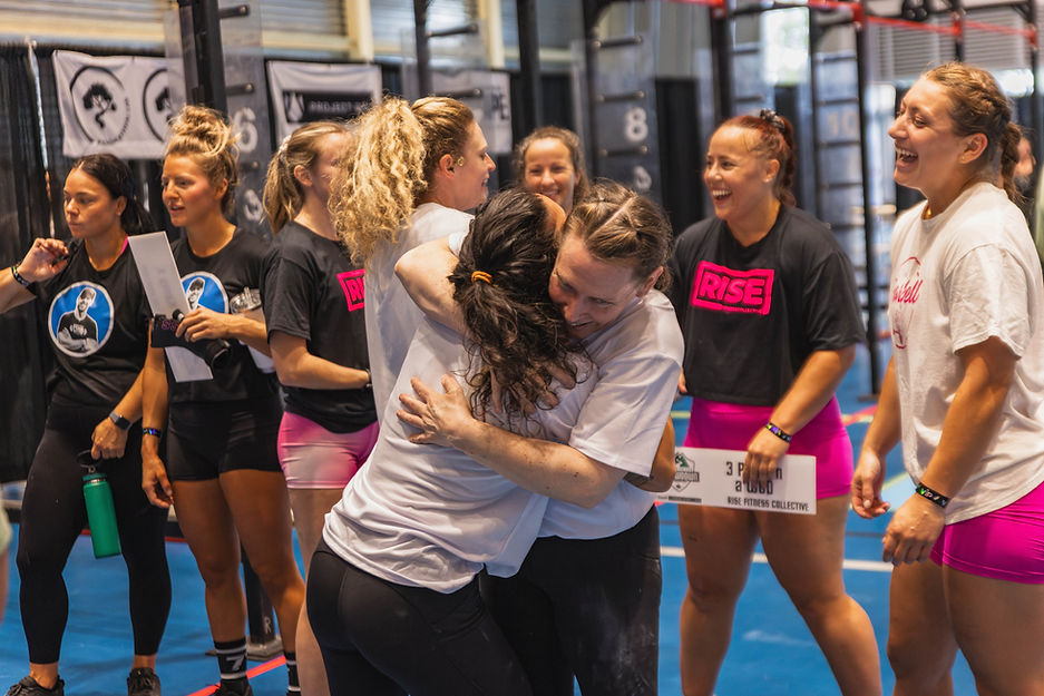 FVT24 Womens Trio Teams Hugging