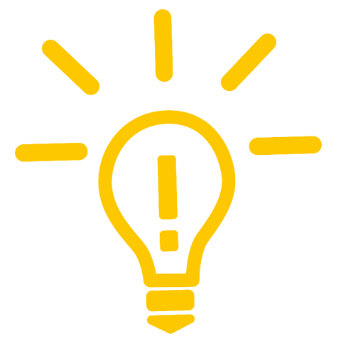 Gelbe Glühbirne mit Ausrufezeichen, leuchtend mit Strahlen auf schwarzem Hintergrund. Symbolisiert Kreativität oder eine neue Idee.