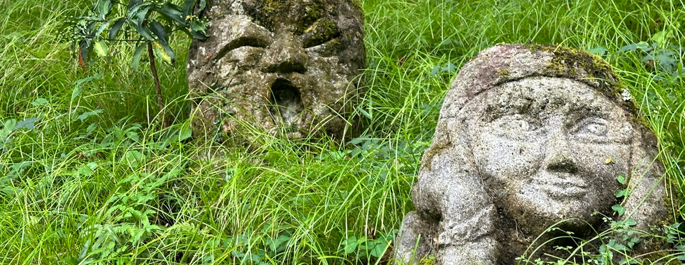 A statue of  person shouting, and a second statue of a person covering their ears