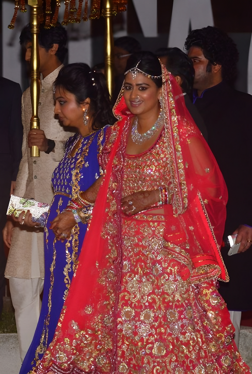 Srishti Mittal and Gulraj Behl wedding remains iconic in the history of the most expensive weddings in India. The estimated price of this wedding was ₹500 crore. With hundreds of chefs flown in and lavish décor, it blended Indian traditions with European elegance. Its scale and execution made it one of the most talked-about luxury indian weddings hosted outside India.