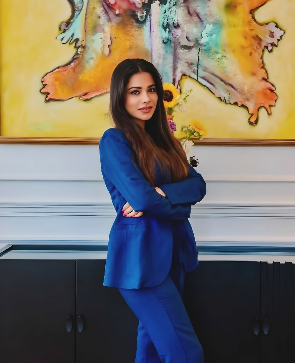 Devyani Jaipuria has emerged as a notable and influential figure in India’s corporate and philanthropic landscape, not through a singular business empire of her own but by playing a key role in her family’s diversified interests across food service, education, healthcare and social causes. As an heiress, educationist and entrepreneur, her profile reflects a blend of legacy influence and personal contribution. Devyani Jaipuria net worth reflects her place within one of India’s most prominent business families.