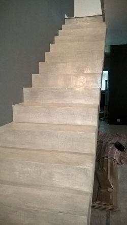 Escalier béton vernis mat