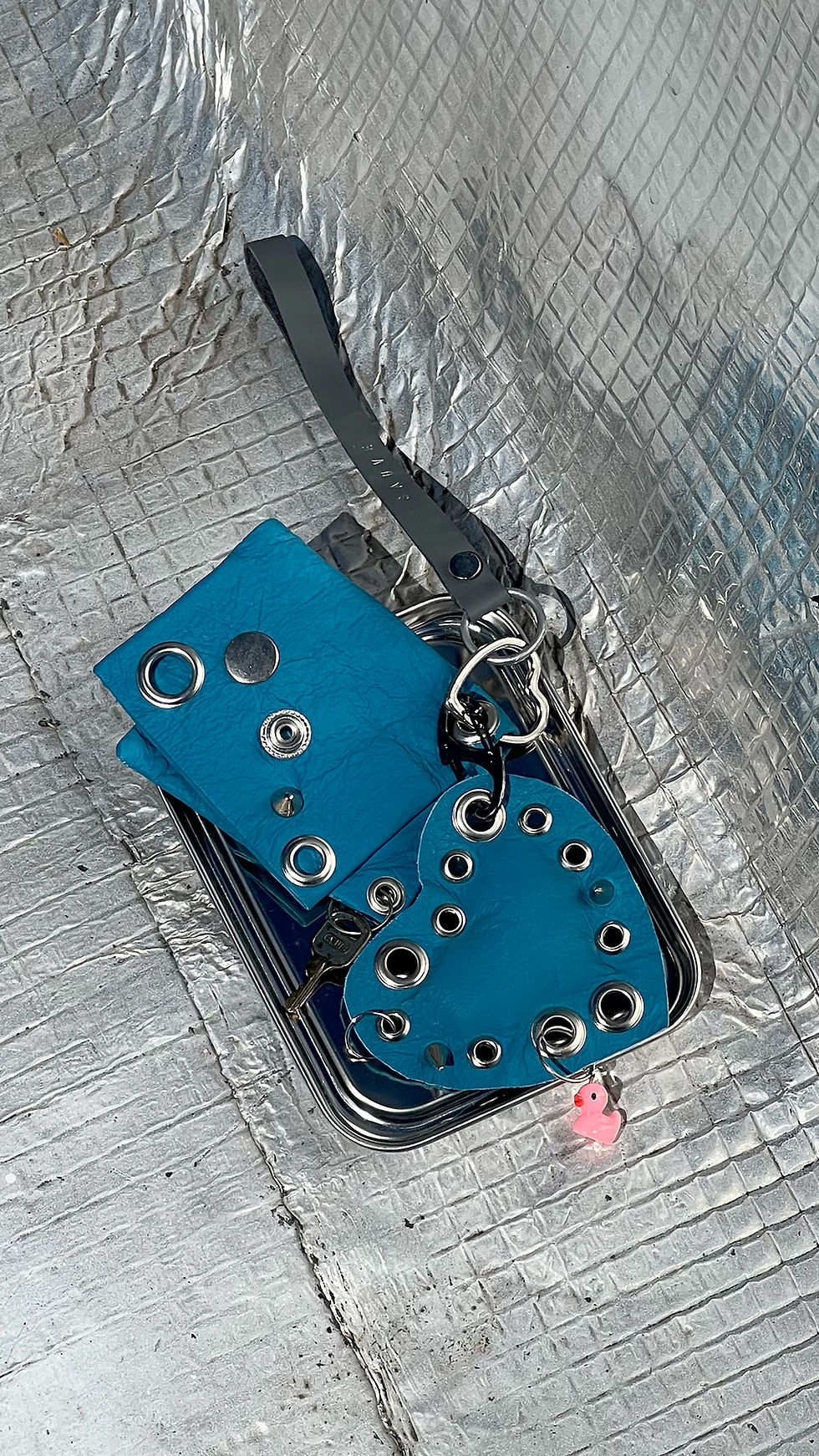 Porte clés en forme de cœur et porte monnaie en cuir bleu pliable