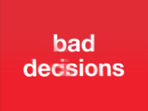 exto reflexivo sobre a música Bad Decisions, do BTS, que destaca sua proposta pop leve e ensolarada, com produção simples e ritmo envolvente. A análise aborda o tema das escolhas impulsivas feitas no calor do momento, tratadas de forma direta e sem julgamentos.