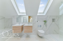 Double basin bathroom, Pollards Hill