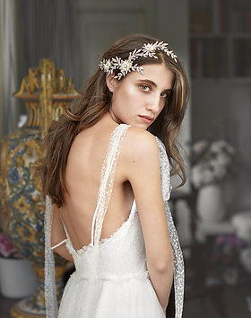 Fermaglio per capelli da sposa con strass argentati: pettine a forma di ramo di foglia, Ariella - Italia Fermaglio per capelli da sposa con strass argentati: pettine a forma di ramo di foglia, Ariella - Italia