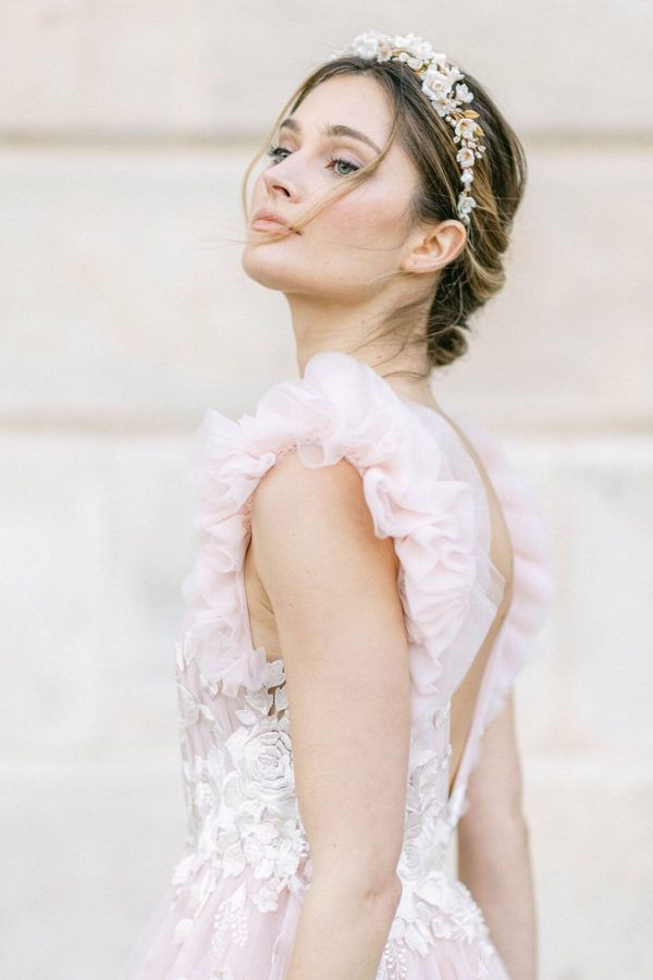 Miniatura: Tiara da sposa ROSA Flower bridal Crow worn by a bride