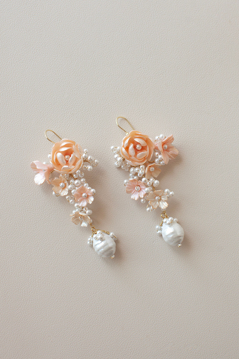 Orecchini sposa con fiori eleganti Balbianello Flower Wedding Earrings by Jonida Ripani.