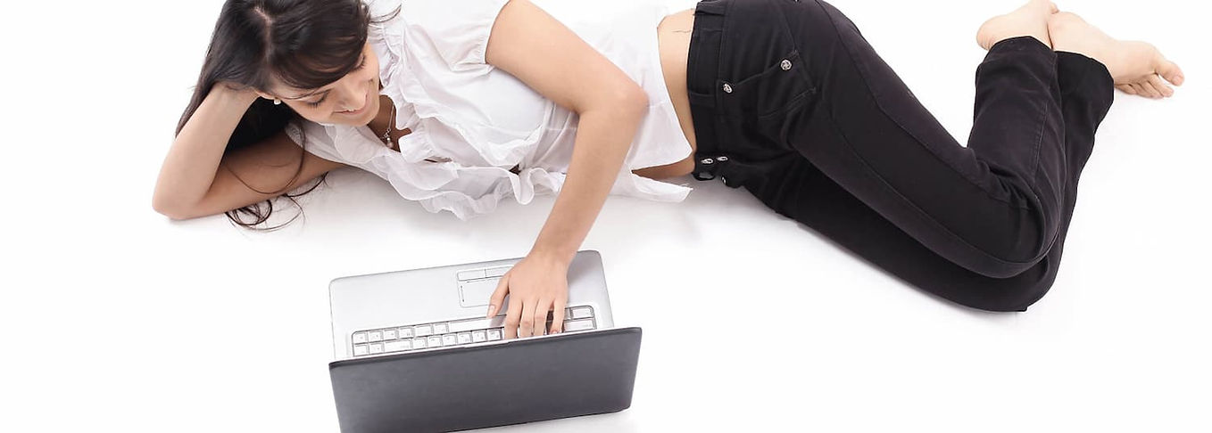 Header Frau mit Laptop (1).jpg