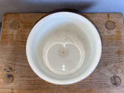 CHOISY LE ROI / ショワジー ル ロワ 古びた大きなポット | generated