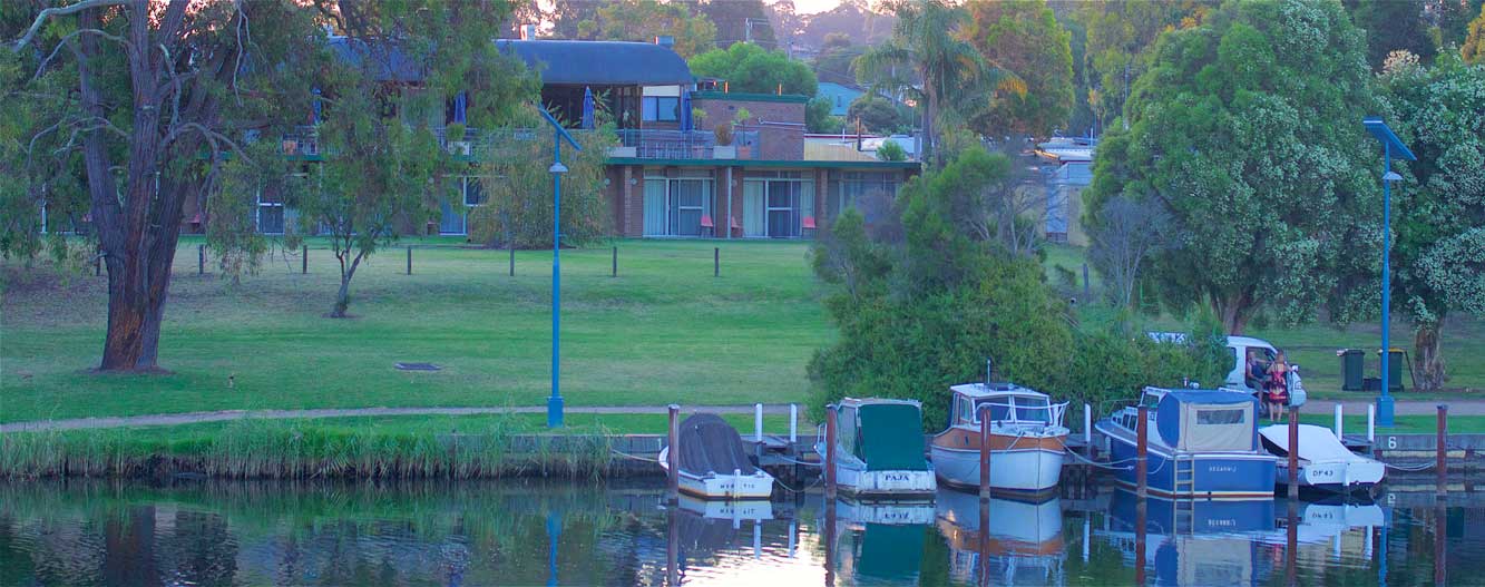 The Nicholson Hotel Motel Bistro near the Gippsland Lakes