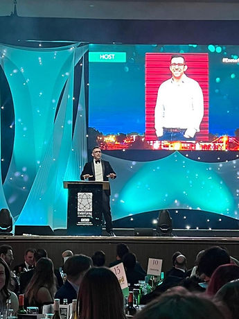 Chris Bentley, host, moderator and keynote speaker available through Holo Global