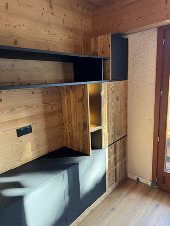 Menuisier agencement création meuble TV bois 