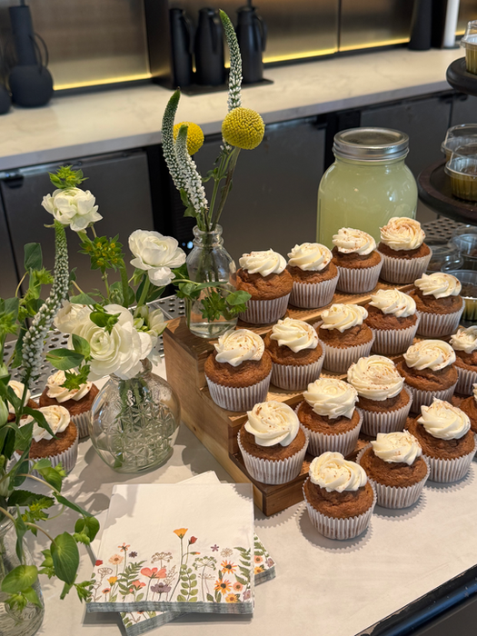 Cupcakes and floral arrangements at a workshop event.