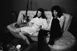 Queen - Rainbow (2)