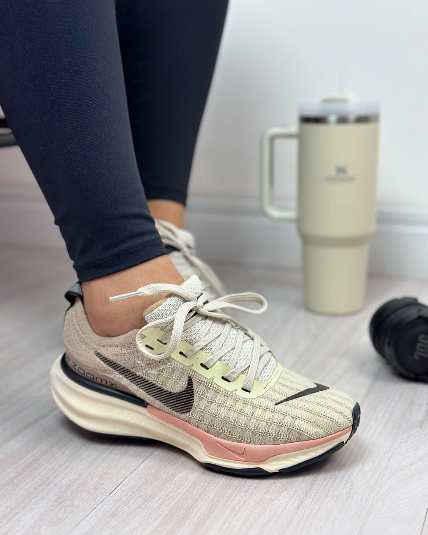 Tênis zoom Invincible Run  Preto 