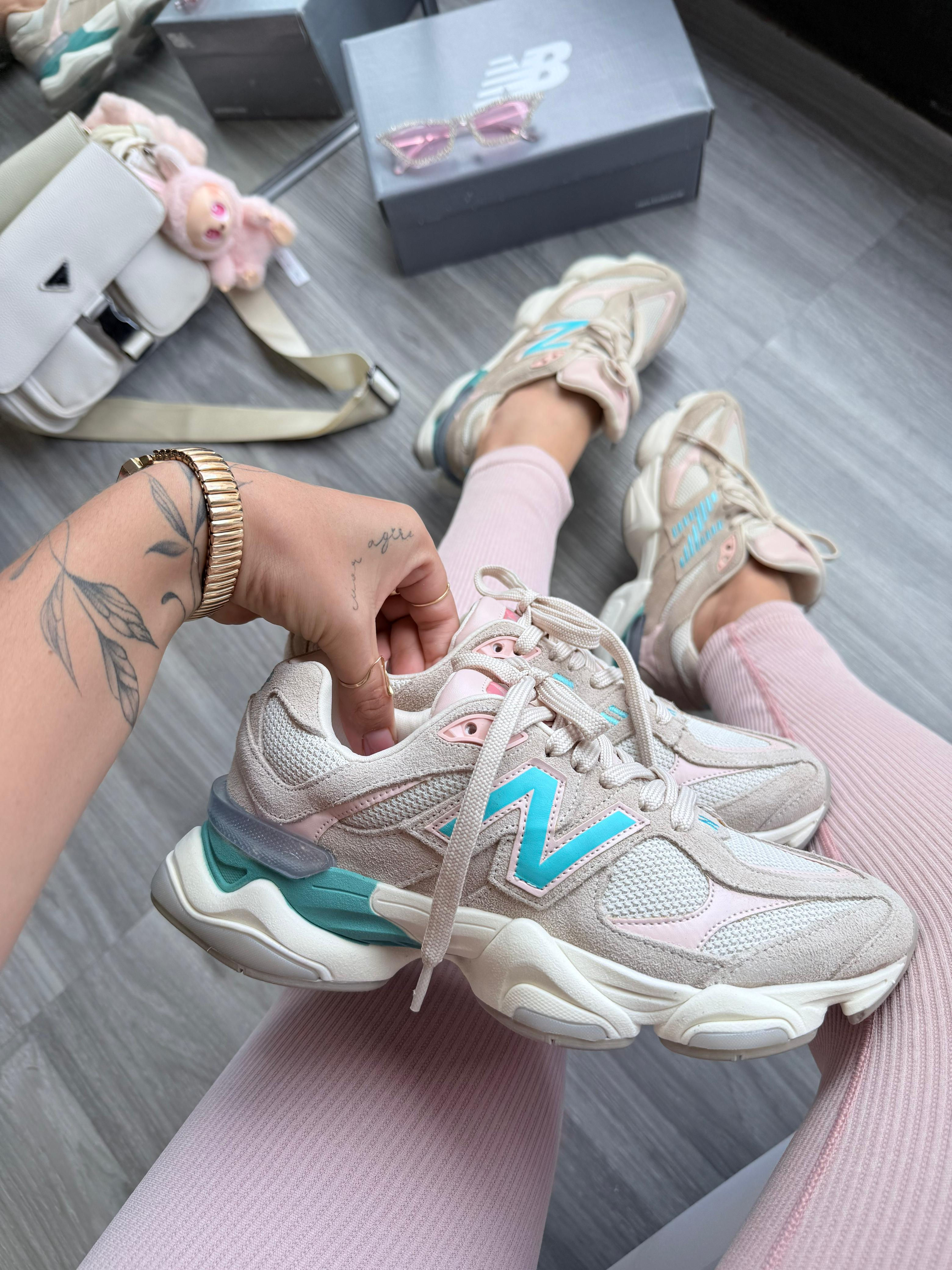 Tênis NB 9060 Bege camurça feminino