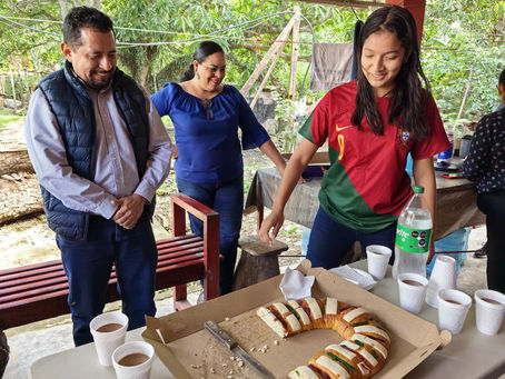 JUAN GÓMEZ REGIDOR 5 LLEVA ALEGRÍA Y EMPRENDIMIENTO A TUXPEÑOS CON ROSCA DE REYES