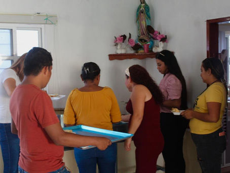 TAMIAHUENSES RECIBIERON ALIMENTOS CALIENTES EN LA COCINA COMUNITARIA POR PARTE DEL DIF MUNICIPAL