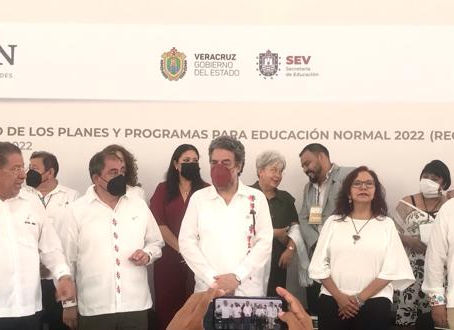 EN TUXPAN PRESENTAN NUEVO MÉTODO EN INSTITUCIONES NORMALES PÚBLICAS