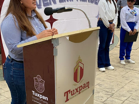 LA REGIDORA CUARTA ANAHÍ AGUILAR LÓPEZ INAUGURA EXPO JÓVENES EMPRENDEDORES