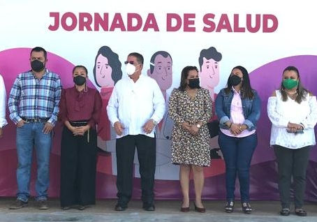 EN TUXPAN RECIBEN ATENCIÓN MÉDICA GRATUITA EN JORNADA DE SALUD