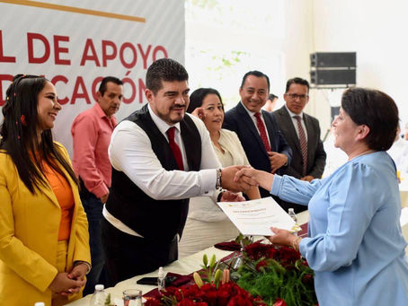 ZENYAZEN ESCOBAR FESTEJA A PERSONAL DE APOYO Y ASISTENCIA DE LA SEV