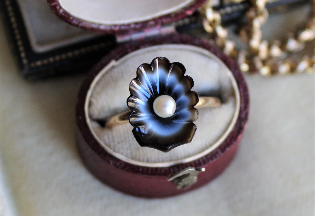 Antique 1800s French 18K Carved Agate Oyster Shell Ring