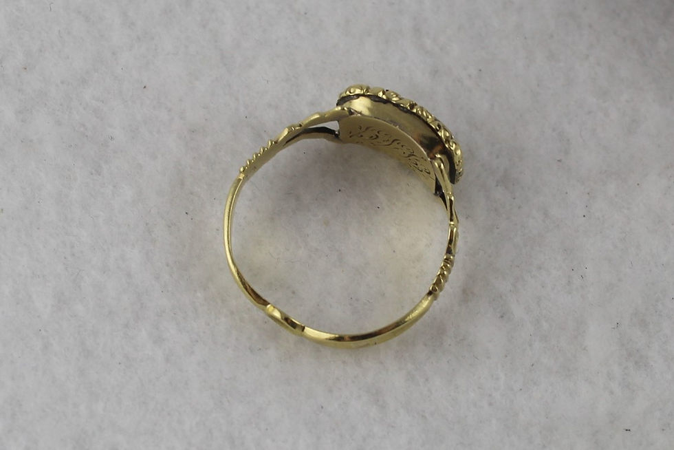 Thumbnail: Beautiful Antique Georgian Chased Foiled Garnet Ring, 15K Gold, Unique Band