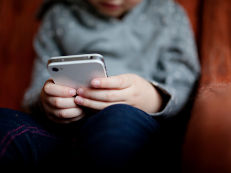 Os perigos das redes sociais para as crianças e o risco da adultização infantil