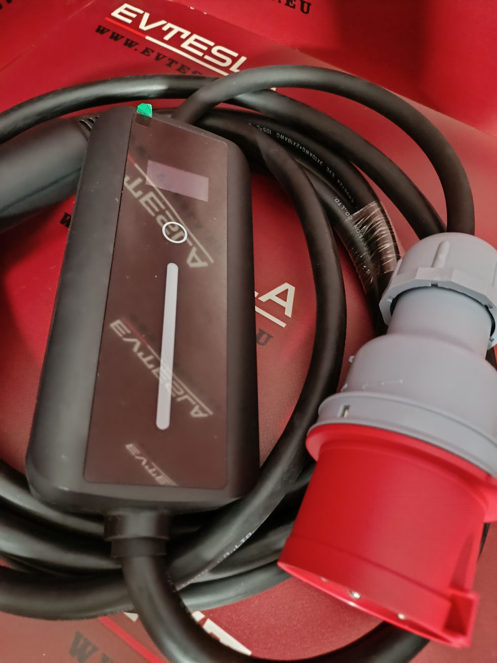 Thumbnail: Type1 (J1772) Charger 7.6kW, 32A, LCD Screen