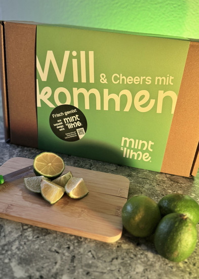 Mint&Lime Welcome-Box mit Limetten – Frische und Kreativität im Branding vereint.