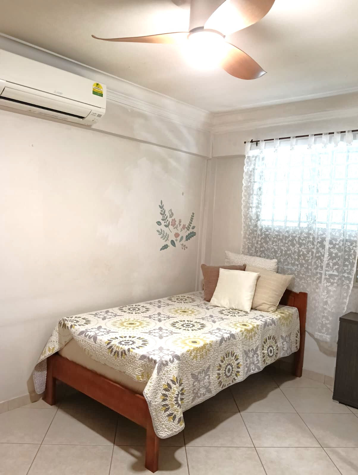 Common Room for rent at Blk 126 Hougang Avenue 1 (Single Pax Only)