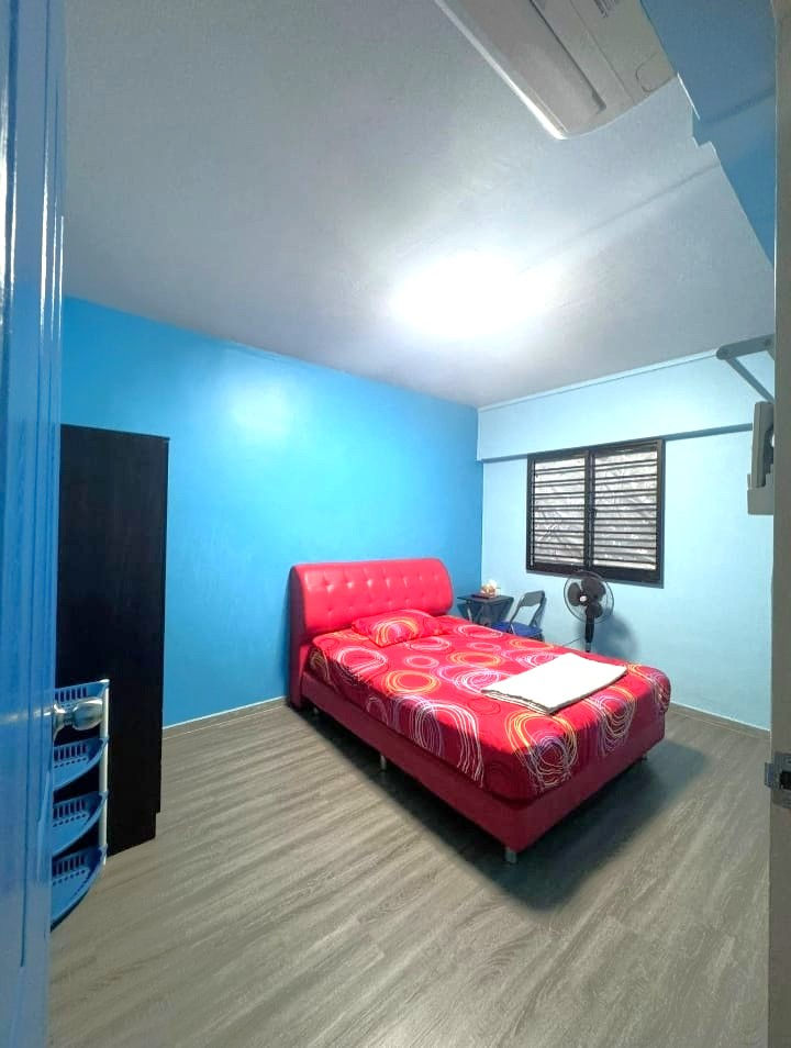Common room for Rent at blk 208 Jurong East Street 21.Own bathroom