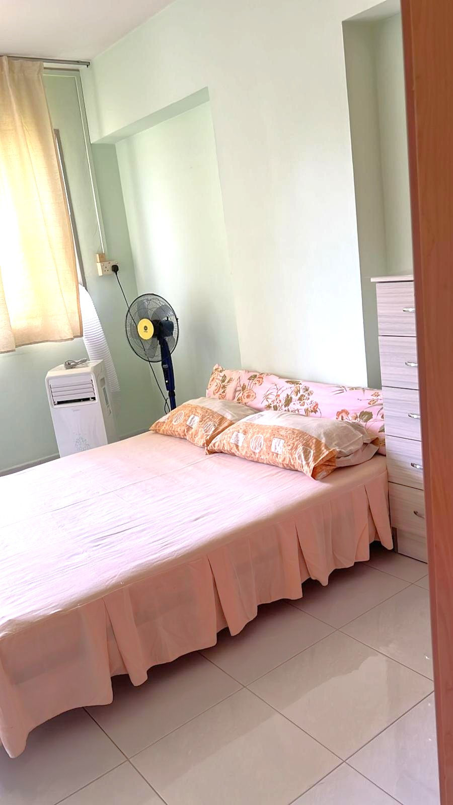 Thumbnail: Common Room for rent at Blk 422 Hougang Avenue 6. Near to Hougang MRT!