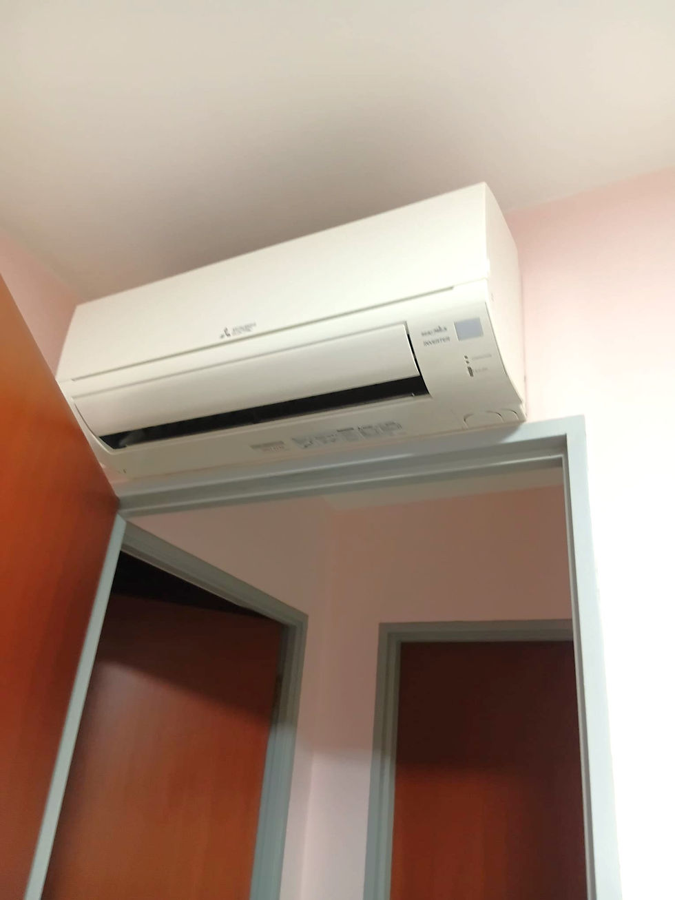 Thumbnail: Common room for at blk 95B Henderson Road. (Single pax Only)