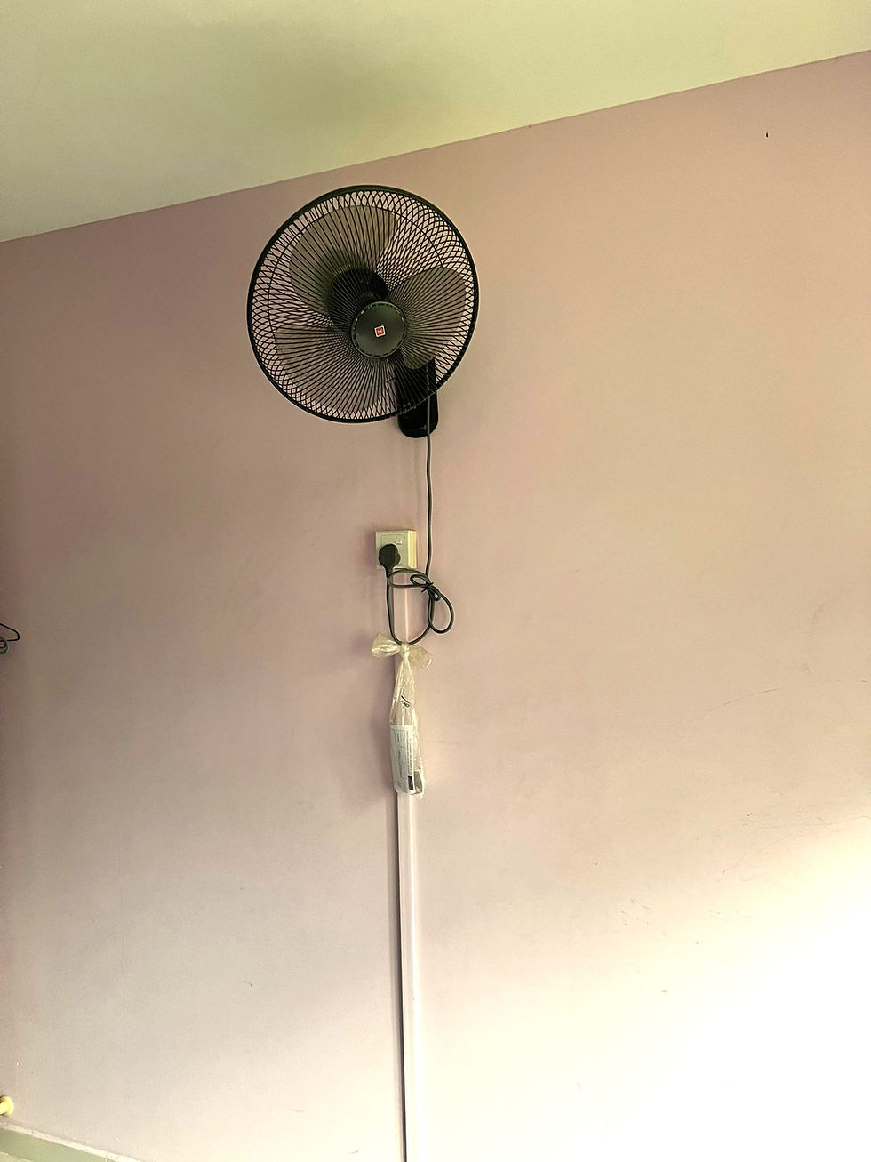 Thumbnail: Common Room for Rent at Blk 868B Tampines Avenue 8!