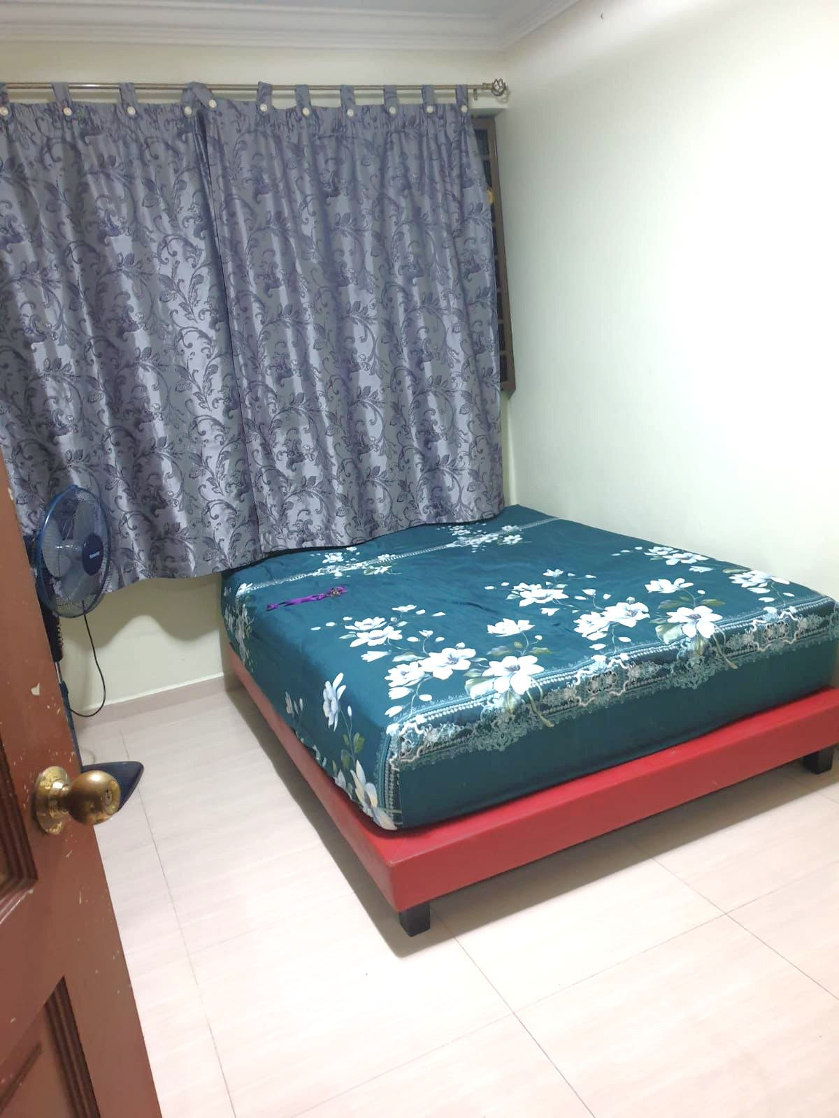 Common Rooms for rent at blk 105 Pasir Ris Street 12.
