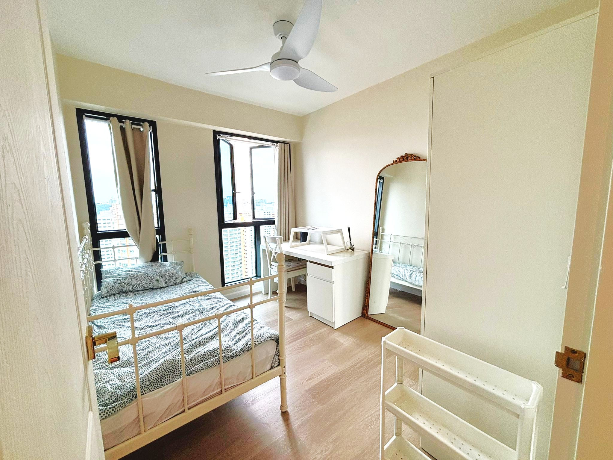 Common Room for rent at Blk 91 Dawson Road,(Single Female only)