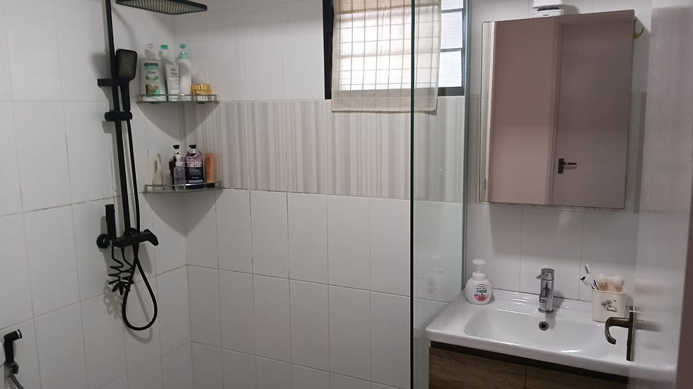 Thumbnail: Common Room for rent at Blk 261 Toa Payoh East with Aircon. High floor!